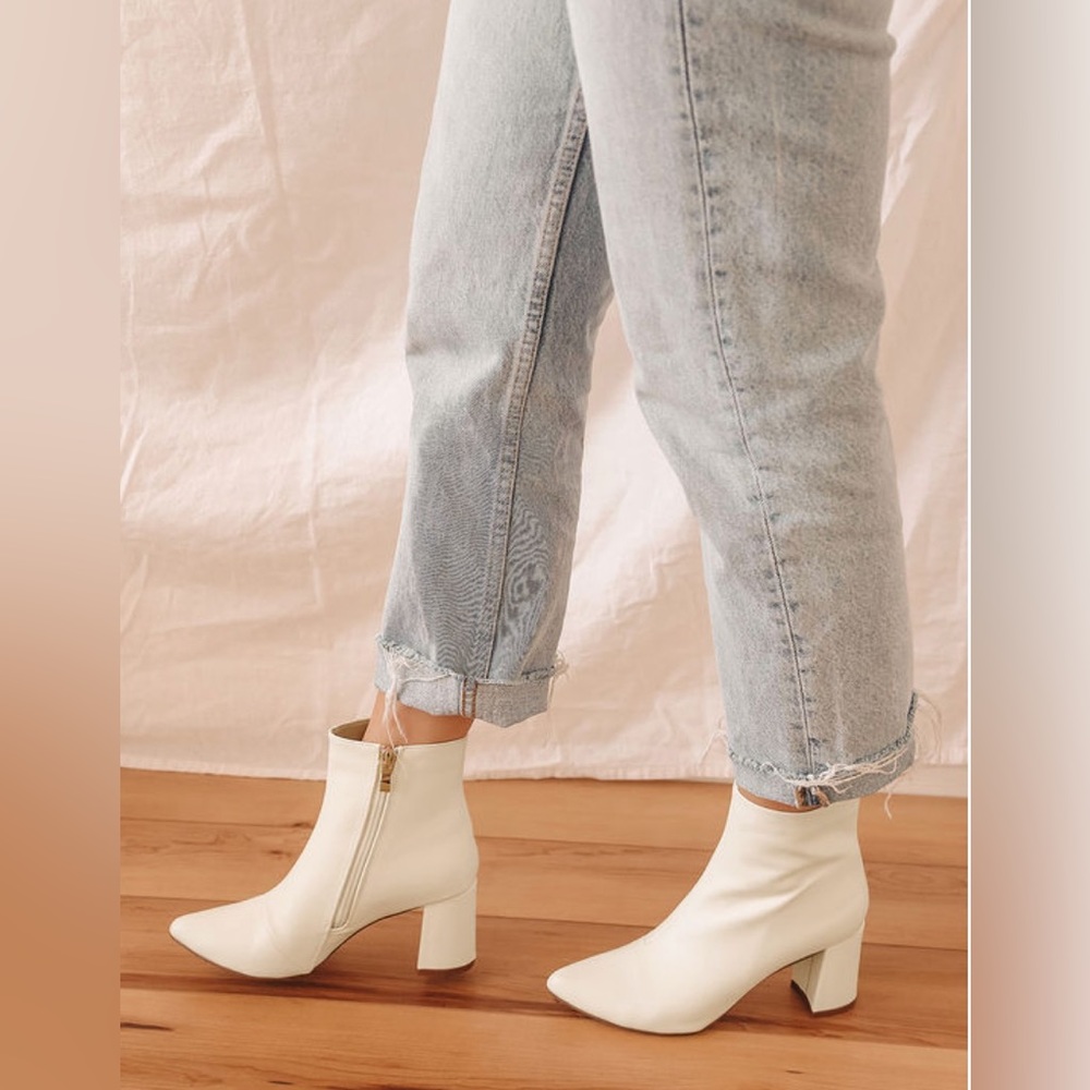 NWOT Lulus sarai off-white pointed-toe heeled ankle boots